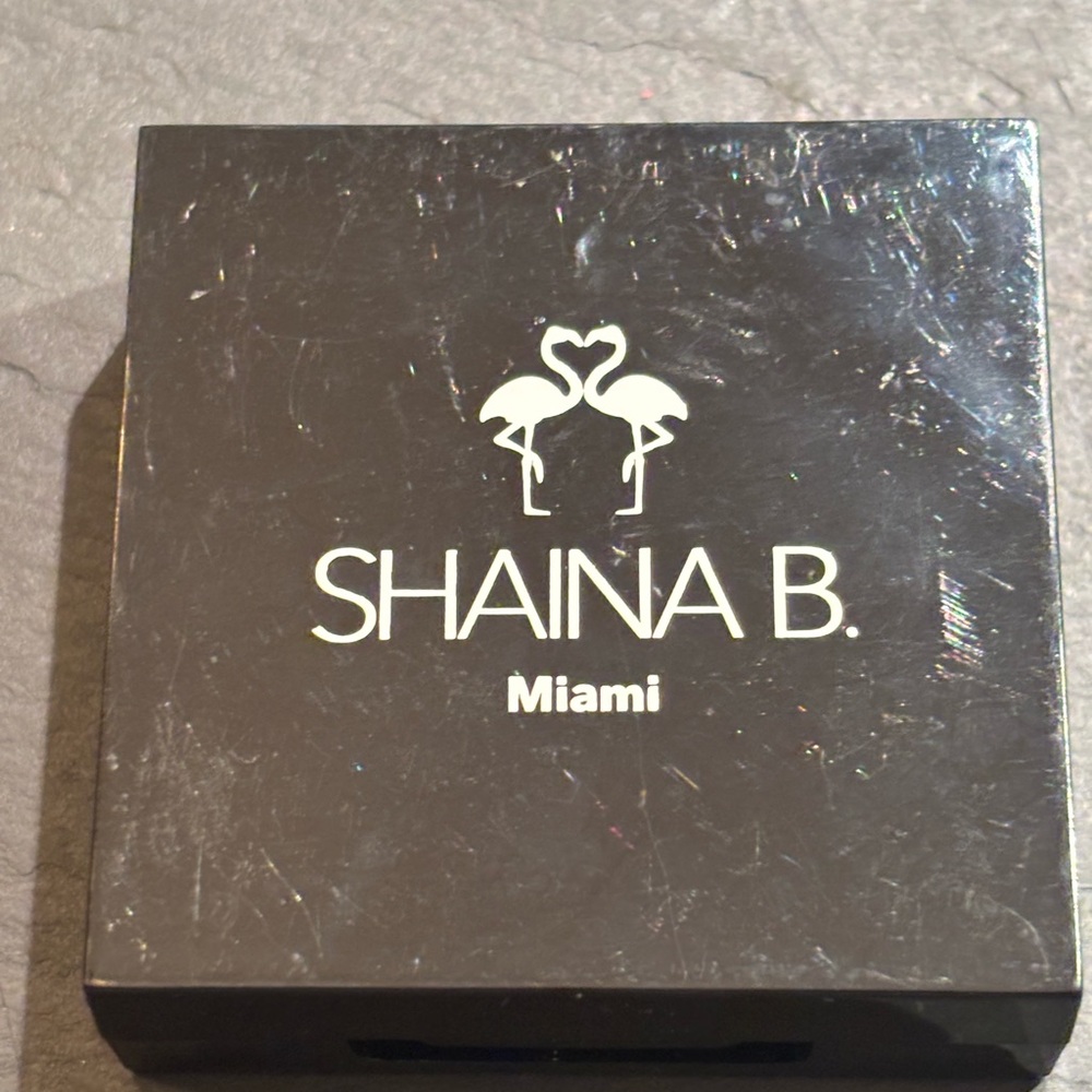Shaina B. Miami - Bronzer - Picture 2 of 3